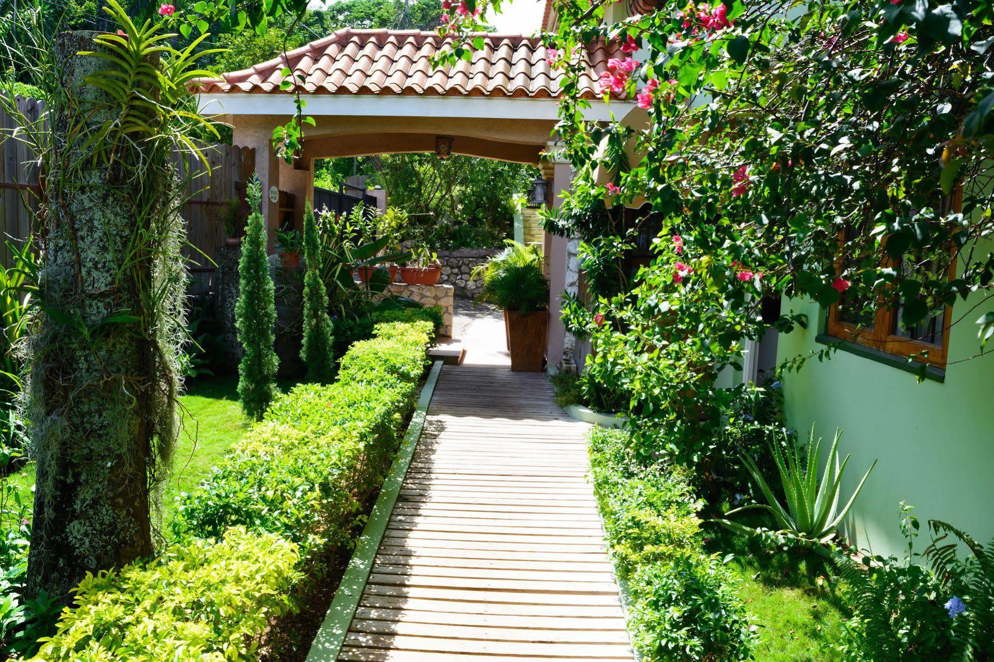 Mynt Retreat Bed & Breakfast Montego Bay Buitenkant foto